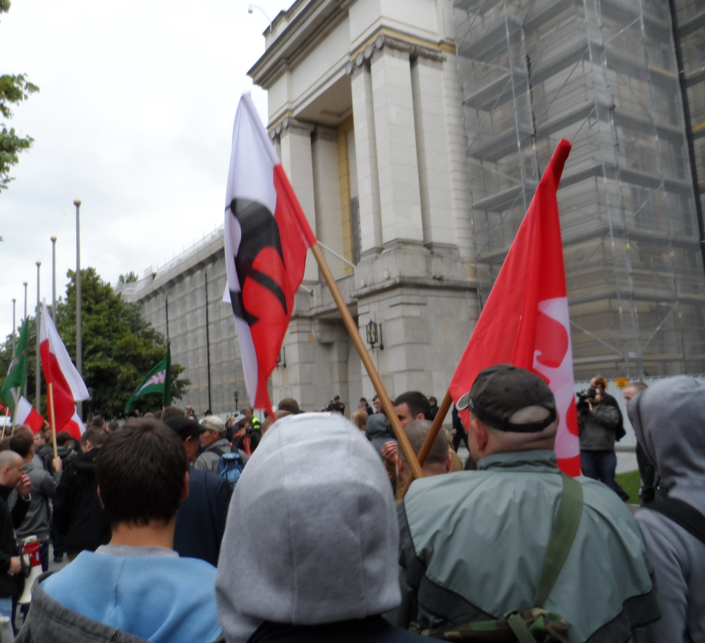Przemówienie lidera RN na demostracji